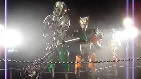 Prototype This: Giant Boxing Robots testing