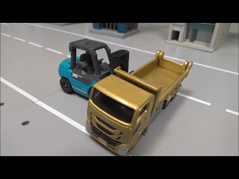 자동차 배틀 The <strong>forklift</strong> pushes the truck! <strong>Car</strong> battle
