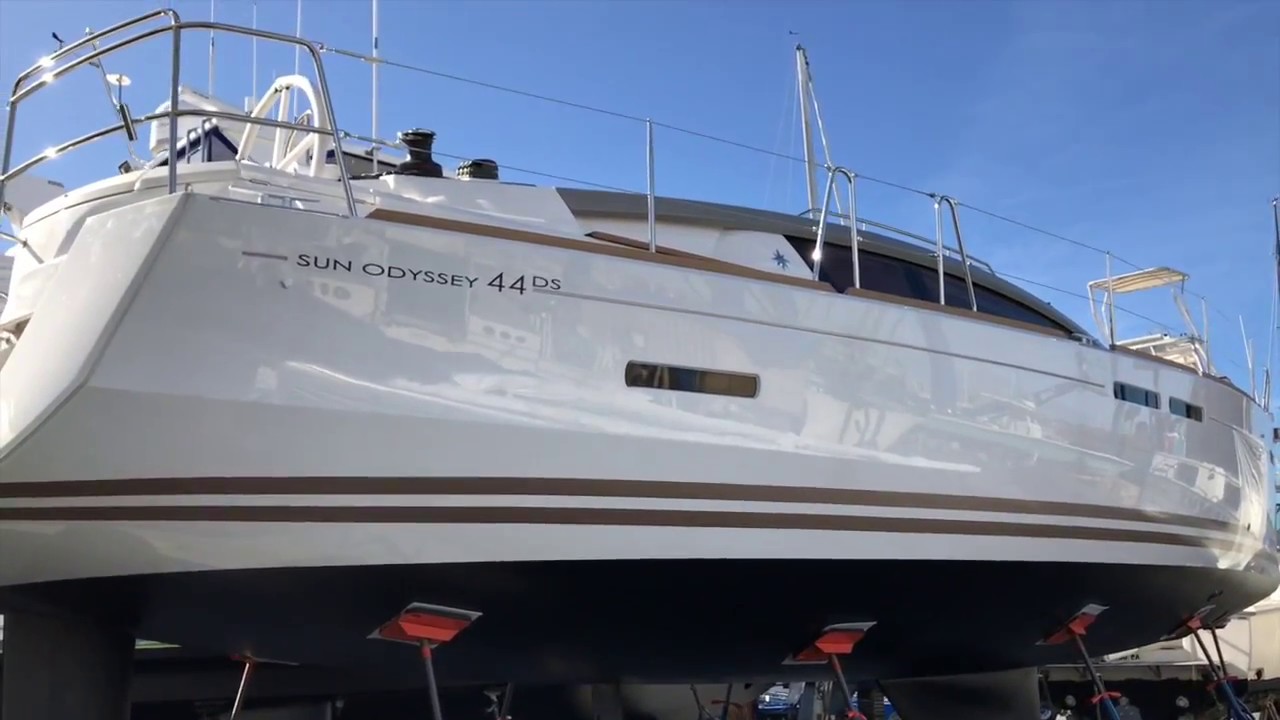 New 2017 Jeanneau 44DS Deck Salon Hull Paint Video By: Ian Van Tuyl