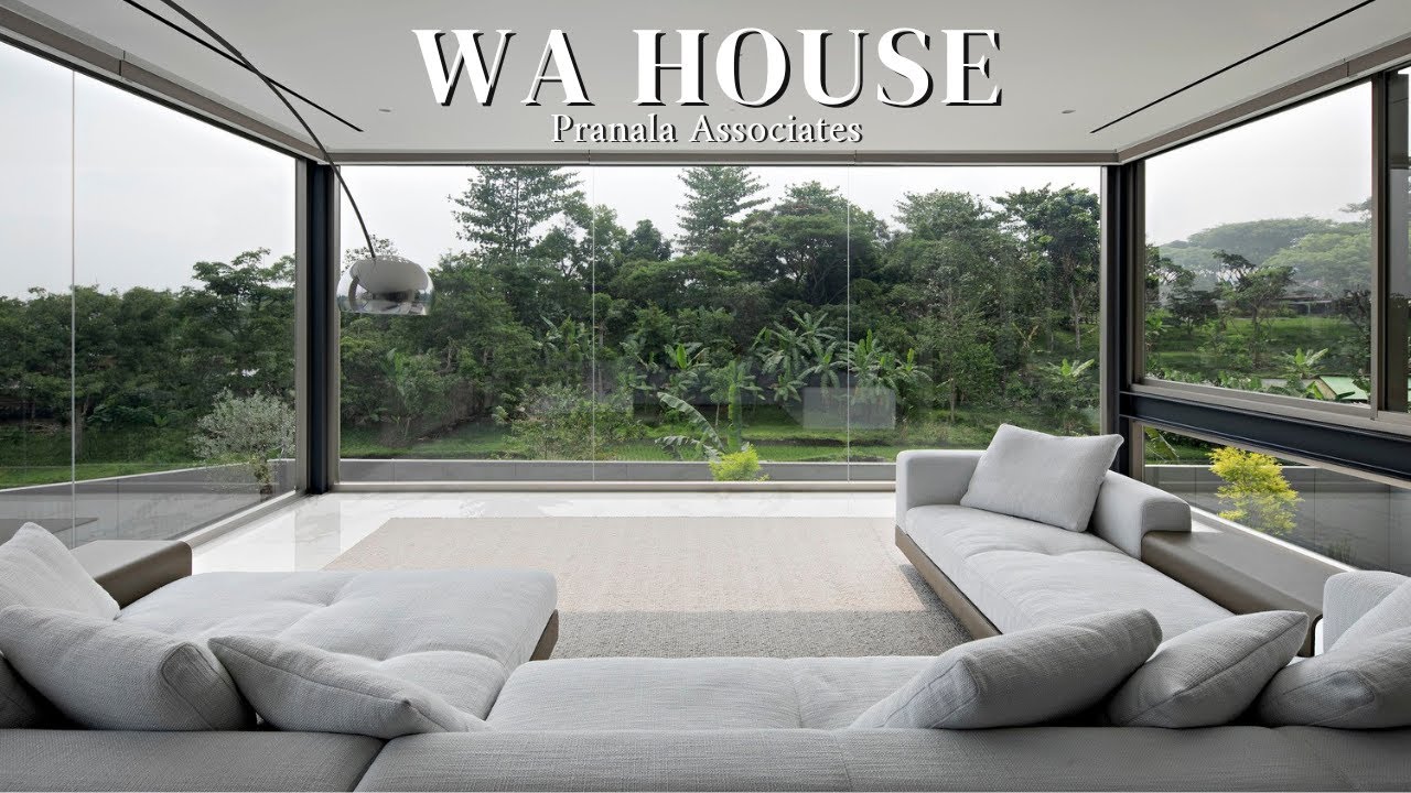 Дизайн дома, который идеально сочетается с природой, с комнатами, облицованными стеклянным материало