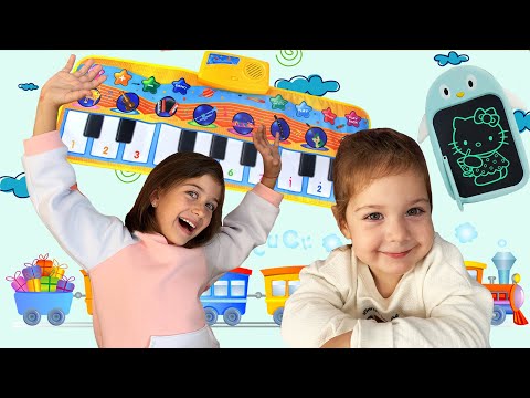 დანიელა და ემილია თამაშობენ Kids Wonderland-ის სათამაშოებით