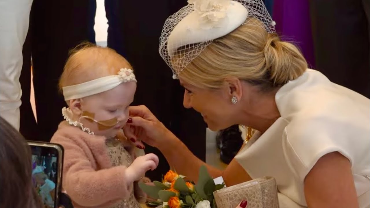 Máxima steekt ernstig zieke kinderen een hart onder de riem