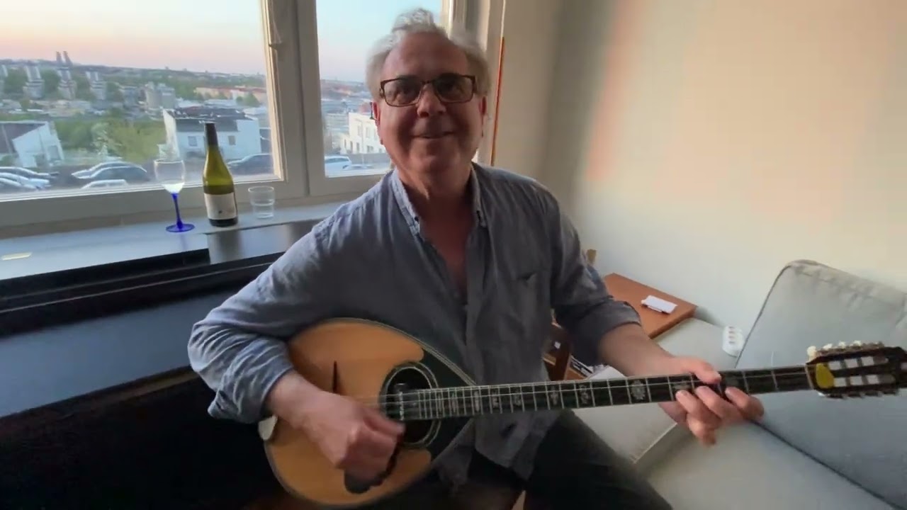 Evdokias dans / Giorgos , Lasse och Peter . Anna videofilmade