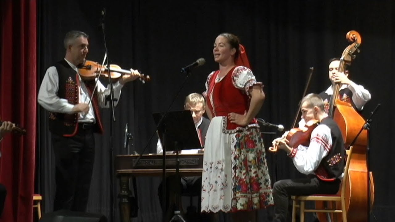 Kuštárovci spievali seniorom - YouTube