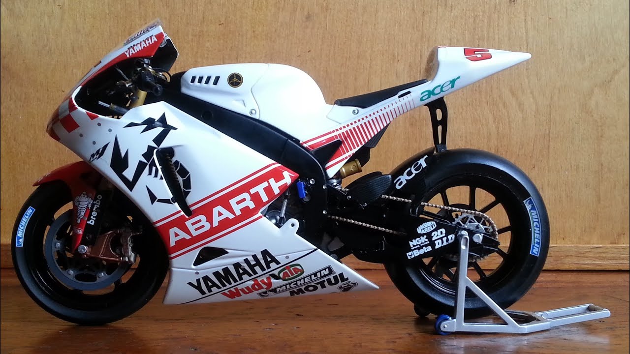 Modellino Moto YAMAHA YZR-M1 2014 Colin Edwards #5 Scala 1/18 Altaya MotoGP