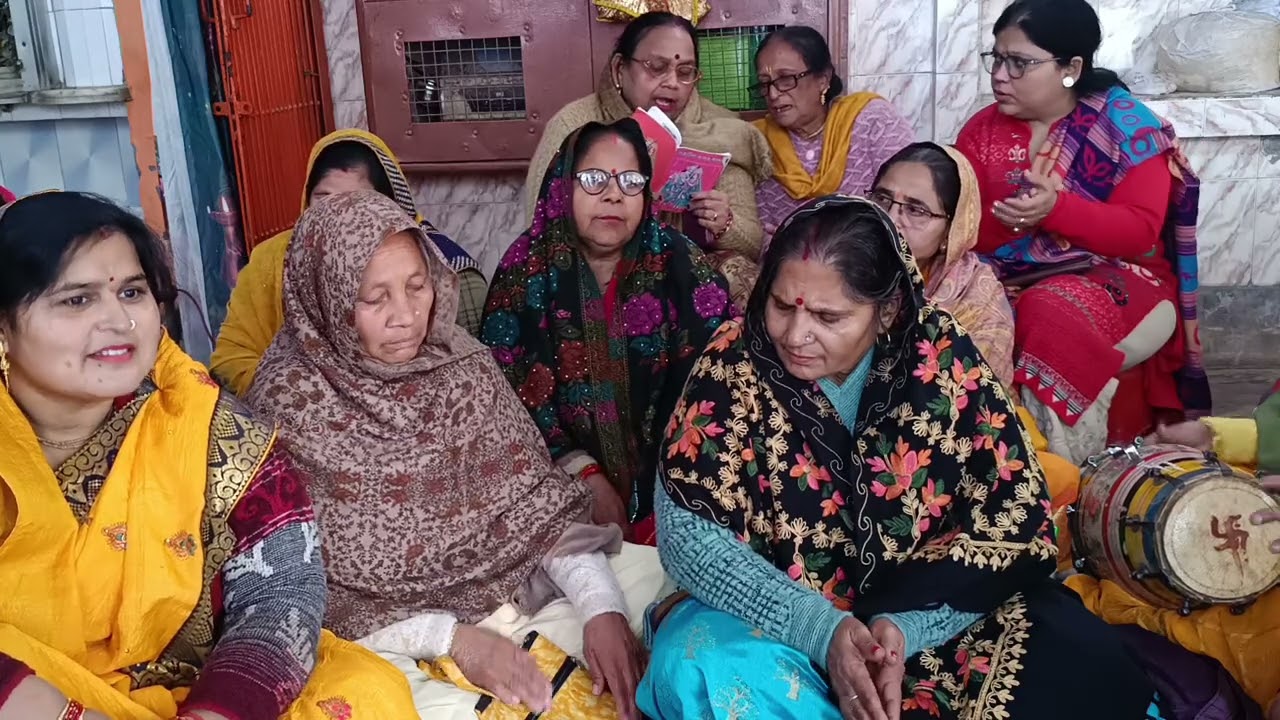 मनमोहन प्यार क्या अच्छे उजरे बतासे बतासे वाला भजन।