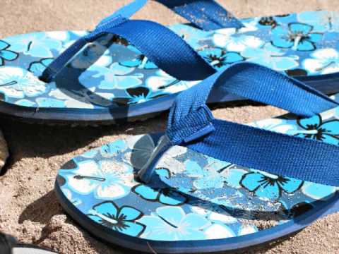 在 YouTube 上觀看「青いサンダル／郷ひろみ」