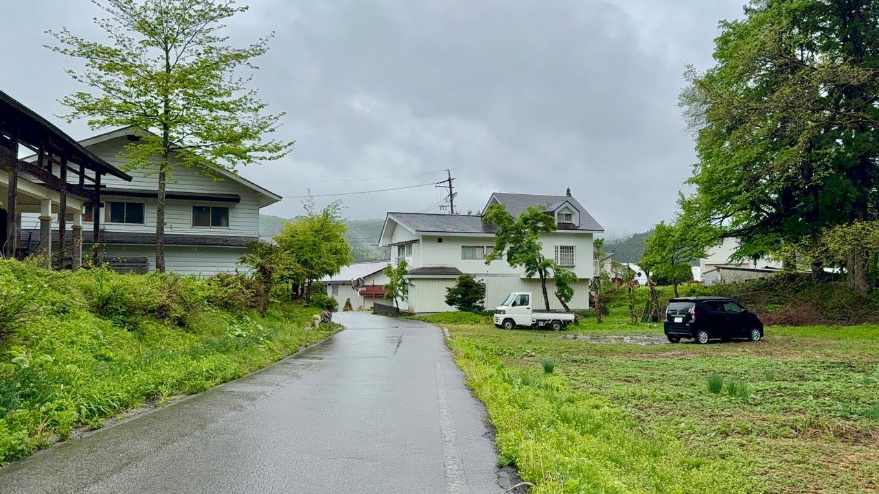 Hakuba 🇯🇵  Walking in the Rain 🌧️ Beautiful Japanese Countryside Village Relaxing Walk [ 4K HDR ]