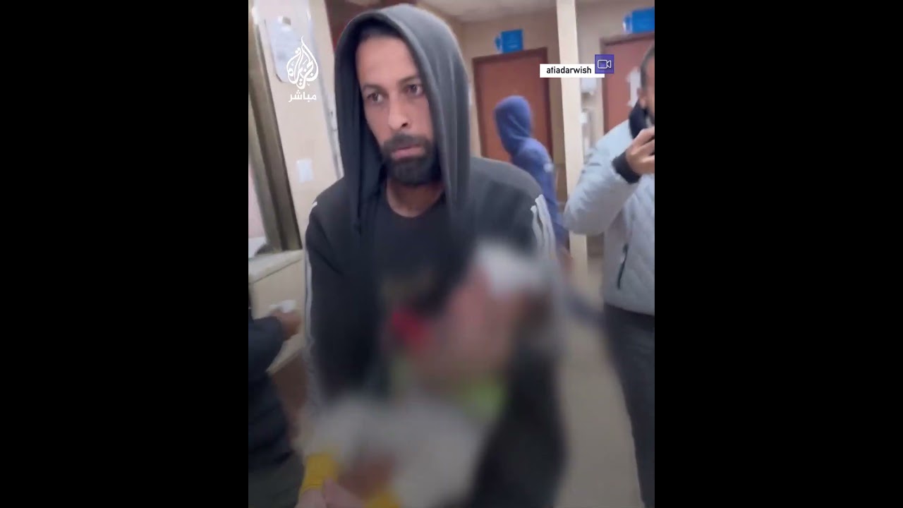 "متخفيش يا عمو".. إصابة عدد من الأطفال باستهداف الاحتلال خيام النازحين في مدينة دير البلح