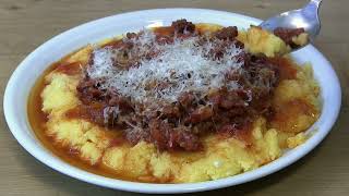 Polenta mit Bolognese Soßewie man Bolognese Soße mit Salsiccia kocht und Polenta einfach zubereitet