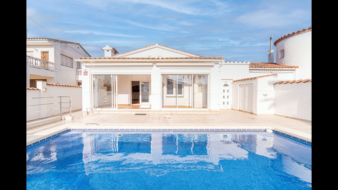 Casa de planta baja con piscina en Empuriabrava