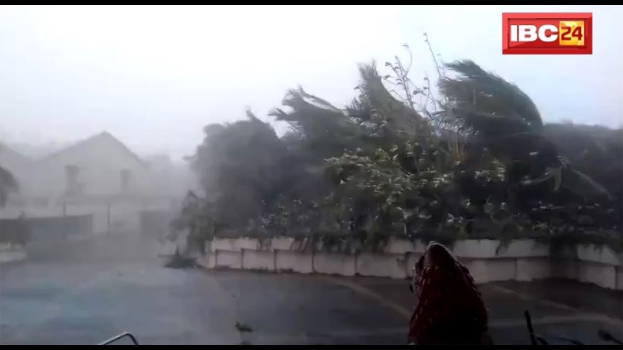 Latest Video from Puri Cyclone Fani Cyclone Tufan Fani makes Triggers heavy rainfall in Bhubaneswar