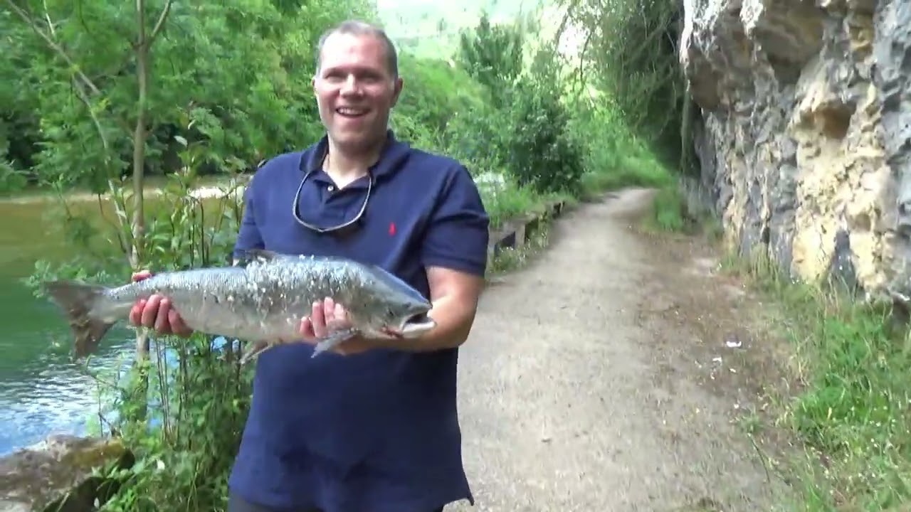 Pescando Salmón en El Coto Sierra, Río Sella, en Asturias Paraíso Natural