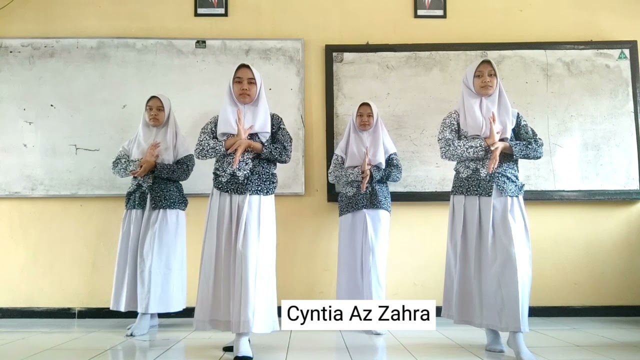 SENI BUDAYA - GERAK DASAR TARI MANUK DADALI KELOMPOK 4