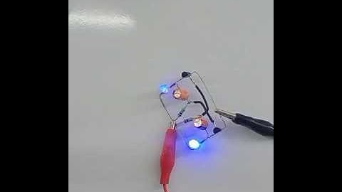 make a flip flop circuit using transistors