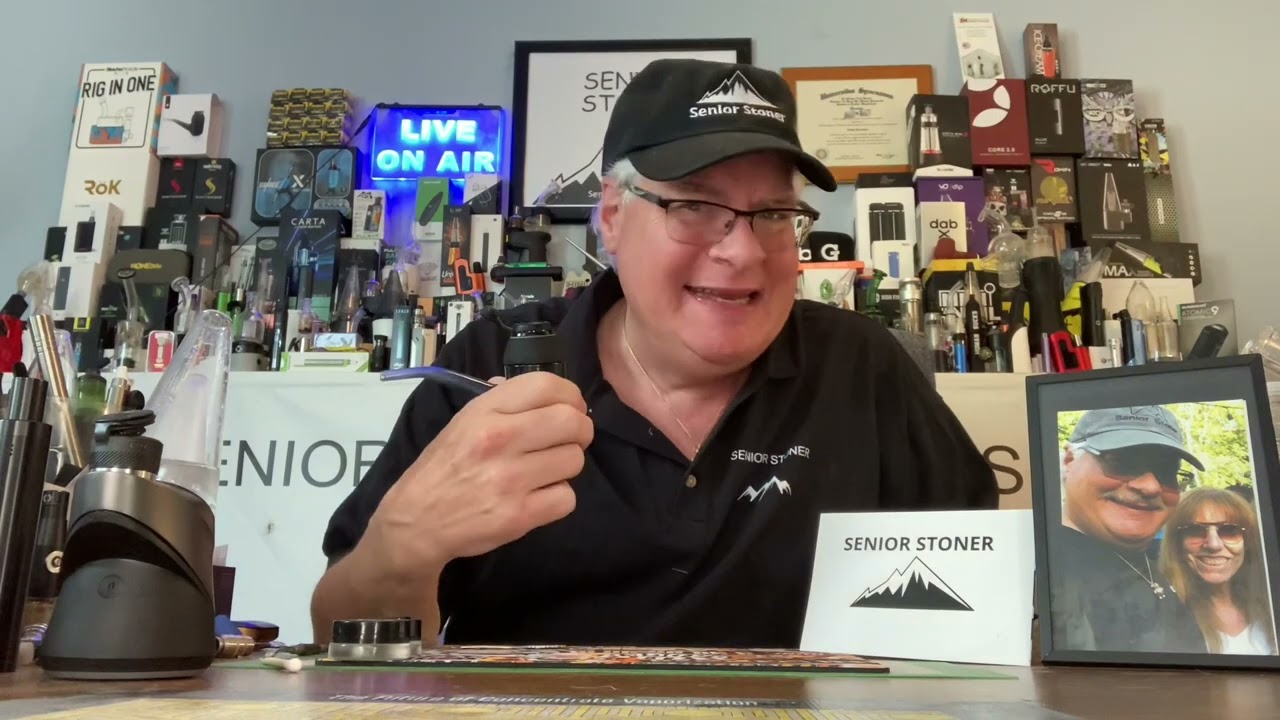 THE BIG COMPARISON - PUFFCO PEAK PRO V PUFFCO PROXY THESE ARE BOTH TOP FLIGHT RIGS I REALLY LIKE EM!