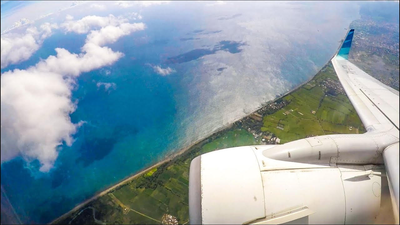 Landing at Lombok Airport - Garuda Indonesia Boeing 737-800
