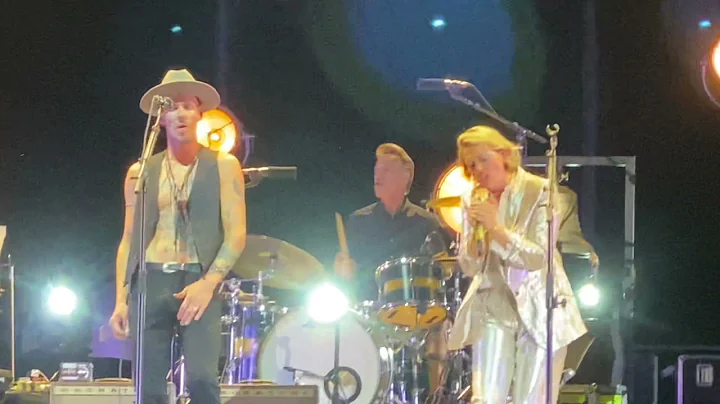 Brandi Carlile and Soundgarden - Black Hole Sun - ...