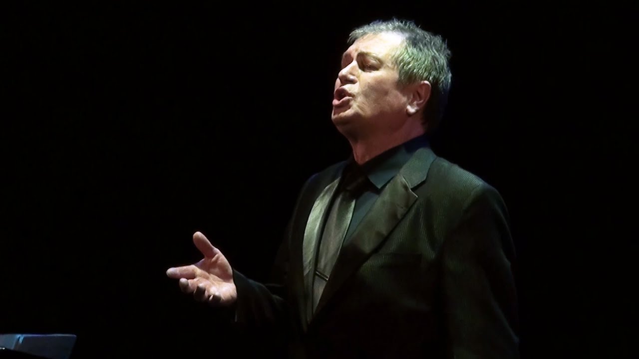 Michail TROYAN - E. De CURTIS "Tu, ca nun chiagne"