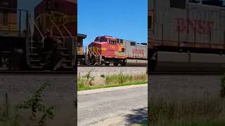 🔥🔥 BNSF Absolutely Blistering-Fast!!! 💥🔥 #shorts #bnsf #train #speed #railfan #trainspotting