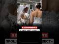 Сотни невест и женихов захватили центр Екатеринбурга и устроили настоящий свадебный забег