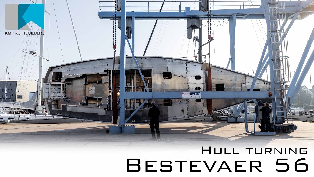 Bestevaer 56 Namaste; time lapse of the turning of the aluminium hull