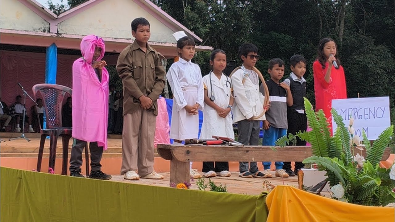 Моральная сценка от маленьких детей из английской секции церкви Св. Вианнея, Umsohlait к родитель...