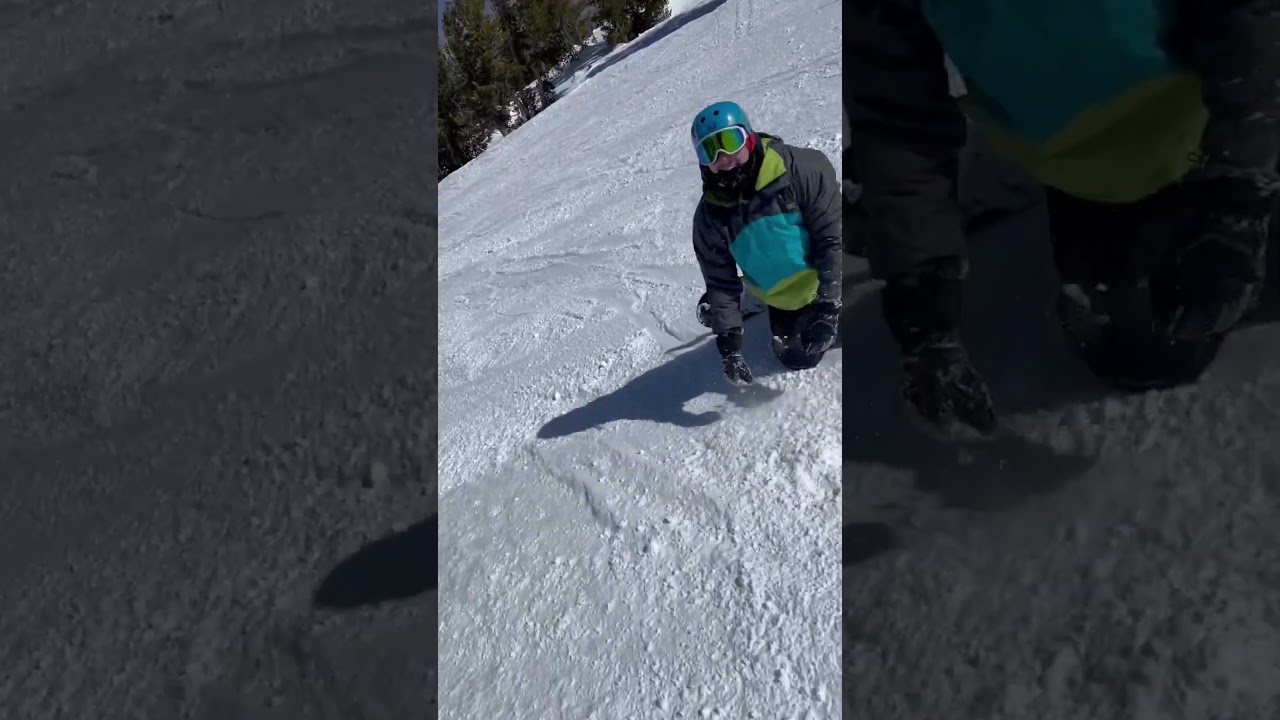 Little brothers second day snowboarding 😂🤣 