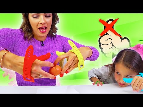 NO THUMBS CHALLENGE Челлендж БЕЗ Большого Пальца Вика ПРОТИВ Мамы/// Вики Шоу