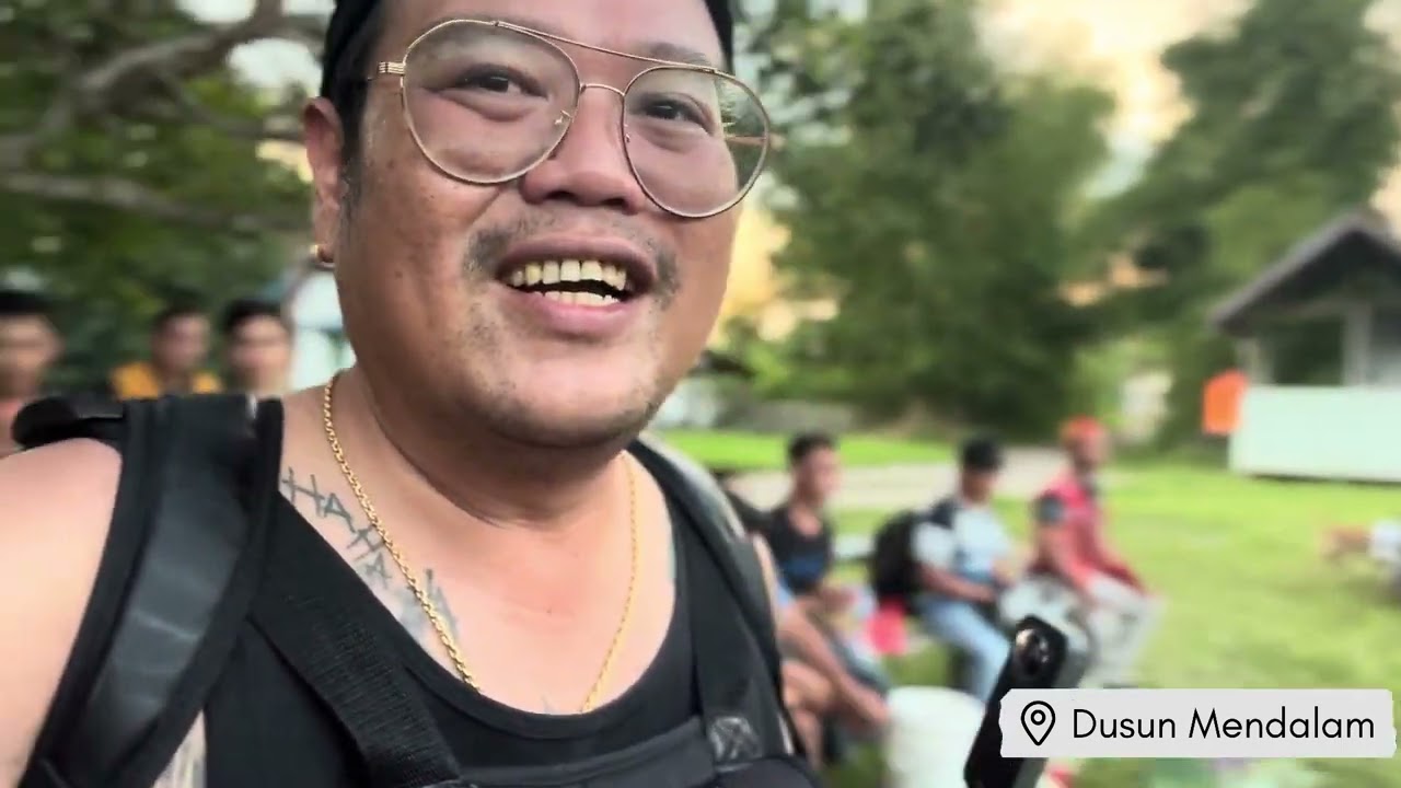 Bejegau ngambi indu Dayak Taman ke Desa Mendalam, Kalimantan Barat Indonesia