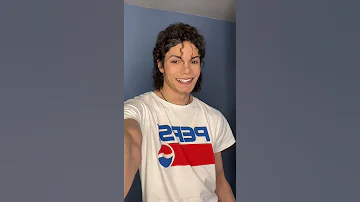 نسخة عن مايكل جاكسون 