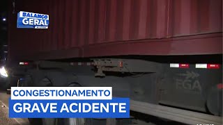 Acidente na Anchieta envolvendo carretas causa congestionamento extensivo