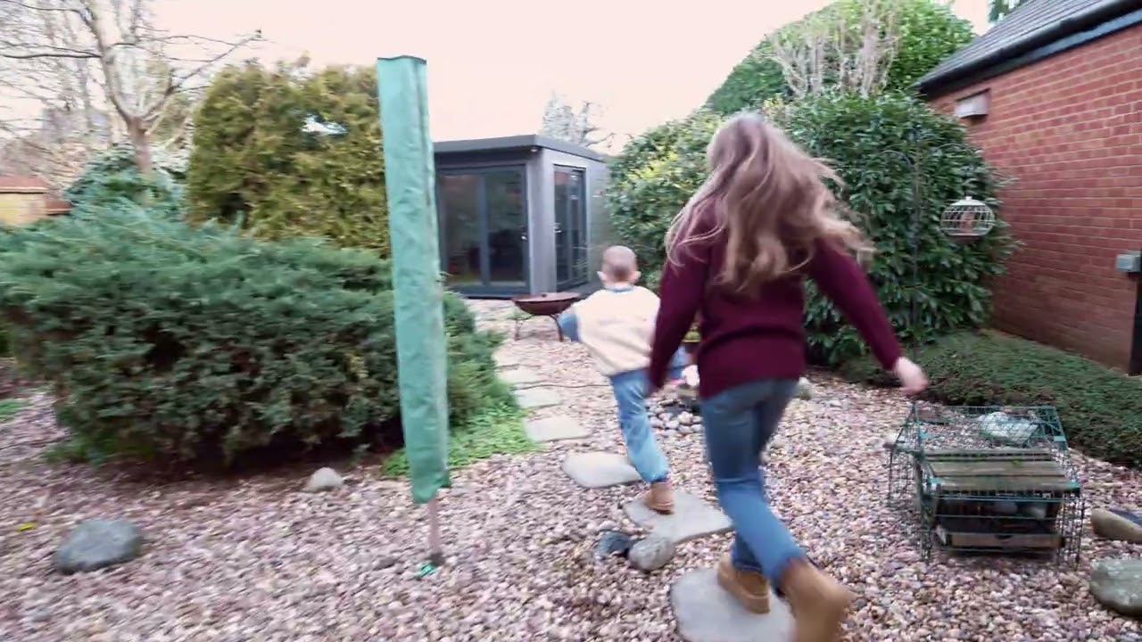 Bridge Walk, Deanshanger, Milton Keynes. 4 Bedroom Detached Property for Sale