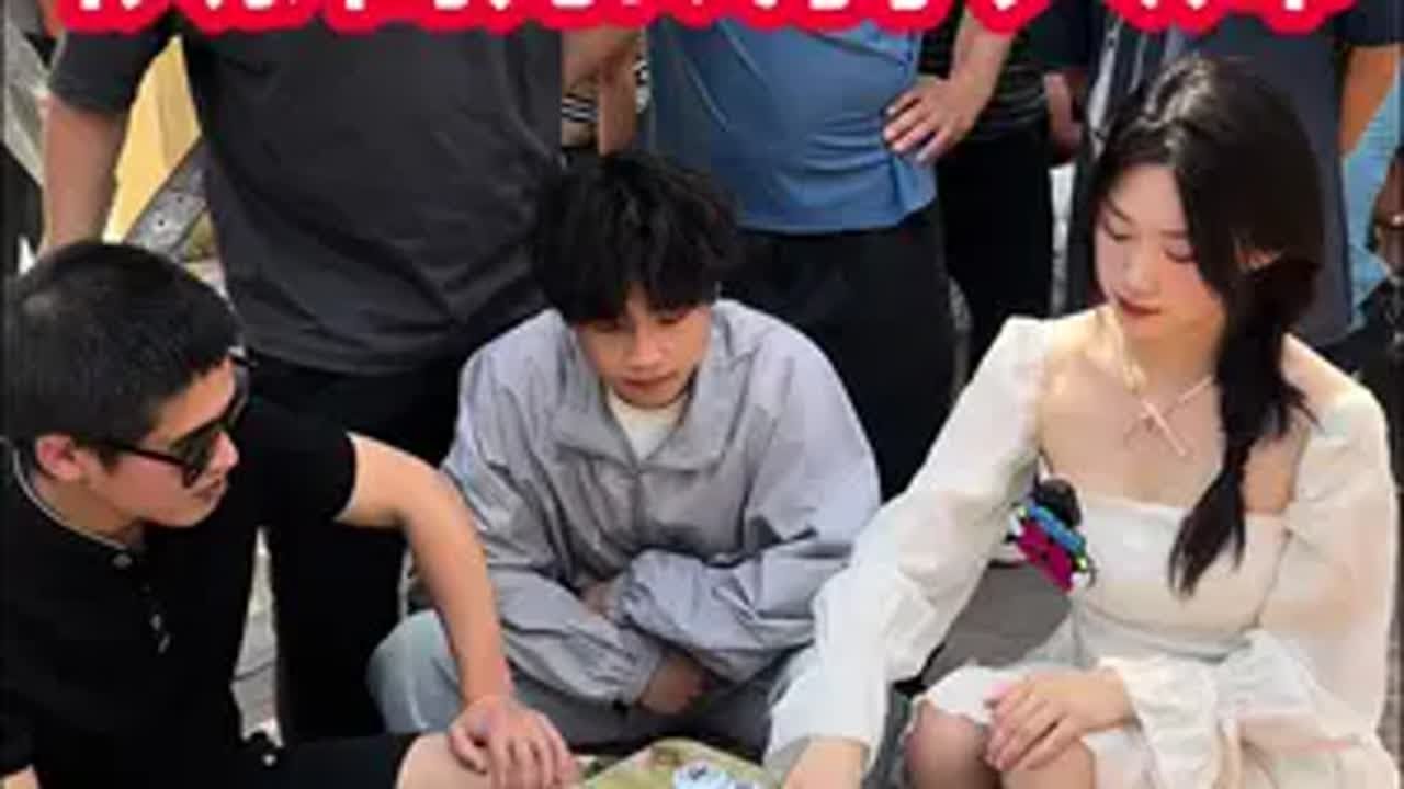 棋摊挑战孙大师 孙大师说输了棋要把桌子吃了中国象棋 街头象棋 喜欢象棋关注我 现场实拍 高手在民间