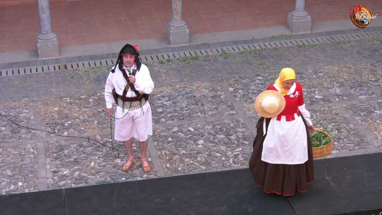 PASE O MUESTRA DE VESTIMENTA CANARIA POR JORGE GUZMAN.