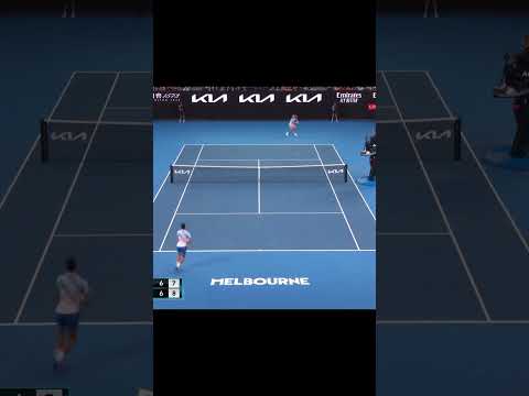 Djokovic termine sur les fesses une balle de set très intense #tennis #shorts #shortsvideo