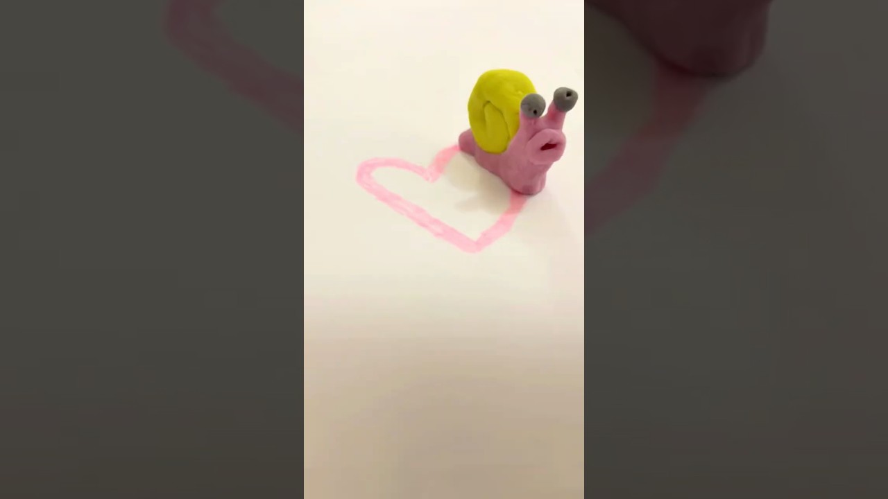Snail play-doh Stop Motion Animation #stopmotion #stopmotionanimation #animation #snail #heart