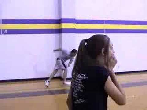 Funny:Athlete hits wall face first after getting dizzy