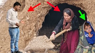 Download Lagu Life in the heart of ice and snow!Pregnant nomadic woman and her little son alone in a winter cave❄️ MP3