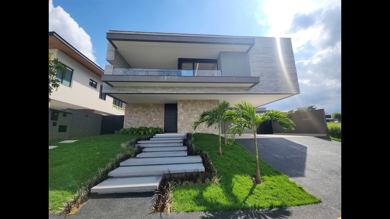 Espetacular Sobrado Condomínio Plateaudor, 6 suítes, 600 m2 lote, 518 construção, poço artesiano.