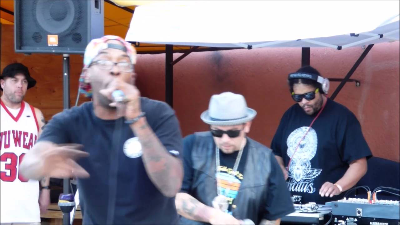 Ibe Hustles /Che Bong /D.j. Prominent ( Live )