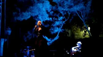 Mariza singing 'Maria Lisboa' at the Castelo São Jorge, Lisboa 27/06/09 Mariza singing 'Maria Lisboa' at the Castelo São Jorge, Lisboa 27/06/09