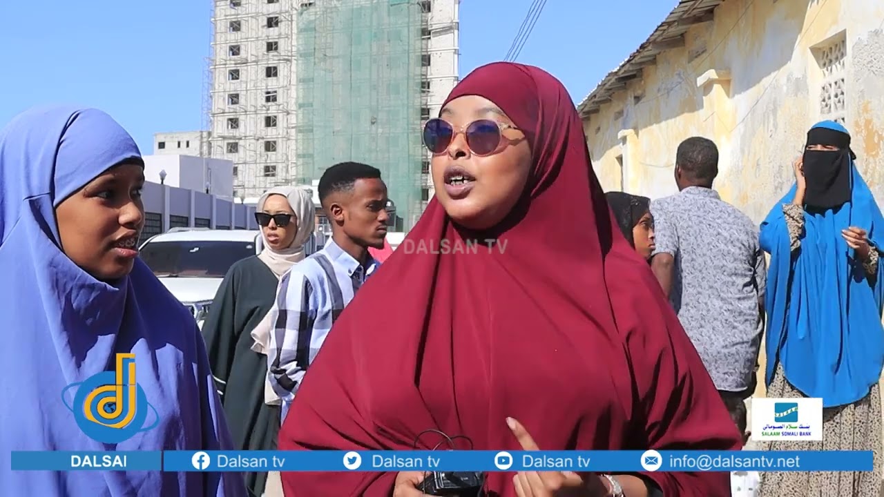 Boqolaal shacab ah oo salaadda Ciidda ku oogay Masjidka Cali Jimcaale ee Muqdisho.