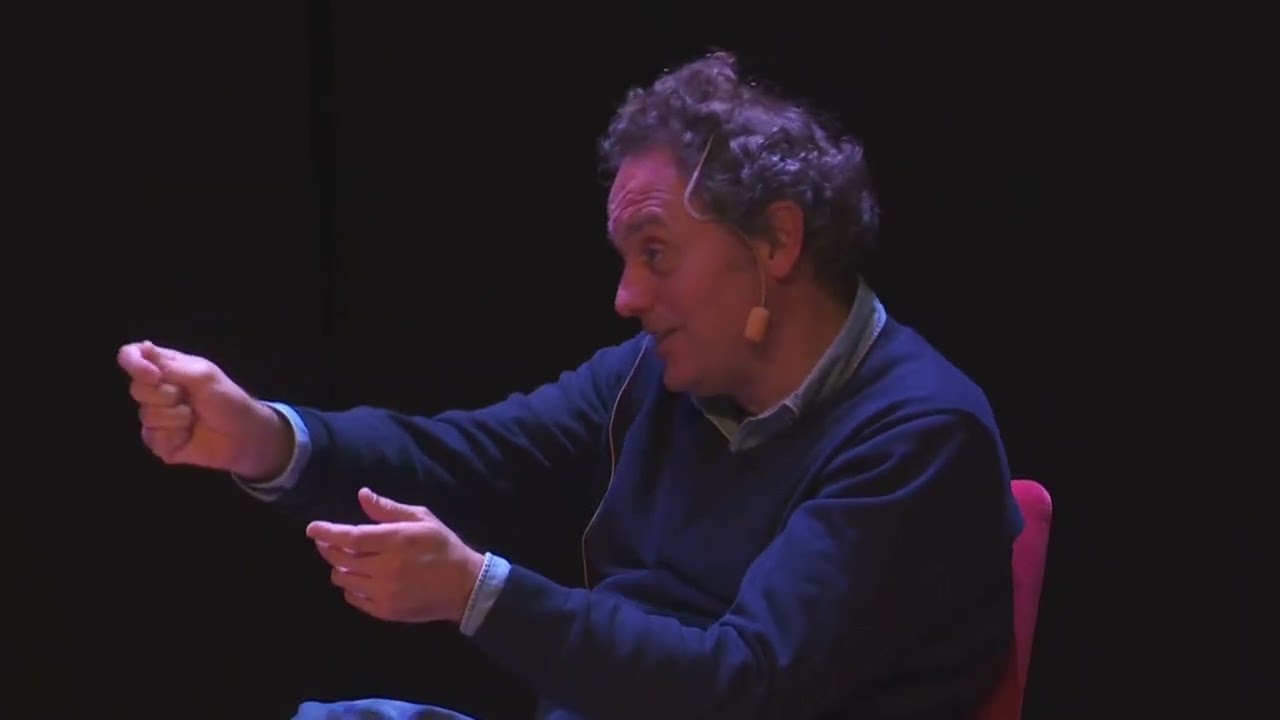 Domingo Villar: "La literatura ofrece unas recompensas maravillosas pero tiene una exigencia grande"