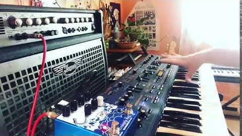 droning with the Roland JP8000 and EarthQuaker devices Avalanche run