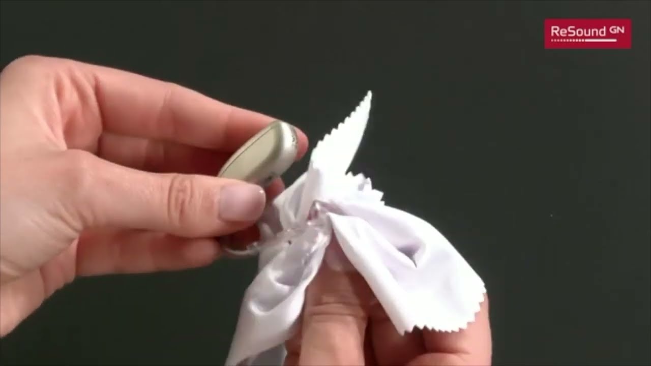 Hörgeräte reinigen – ReSound Enzo IA | Hearly.de