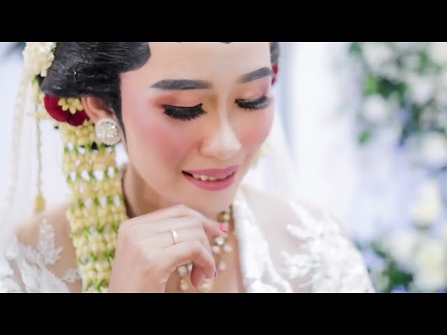 VLOG kak Fauzan team Fotografer omah potret saat motret wedding di pelosok desa class=