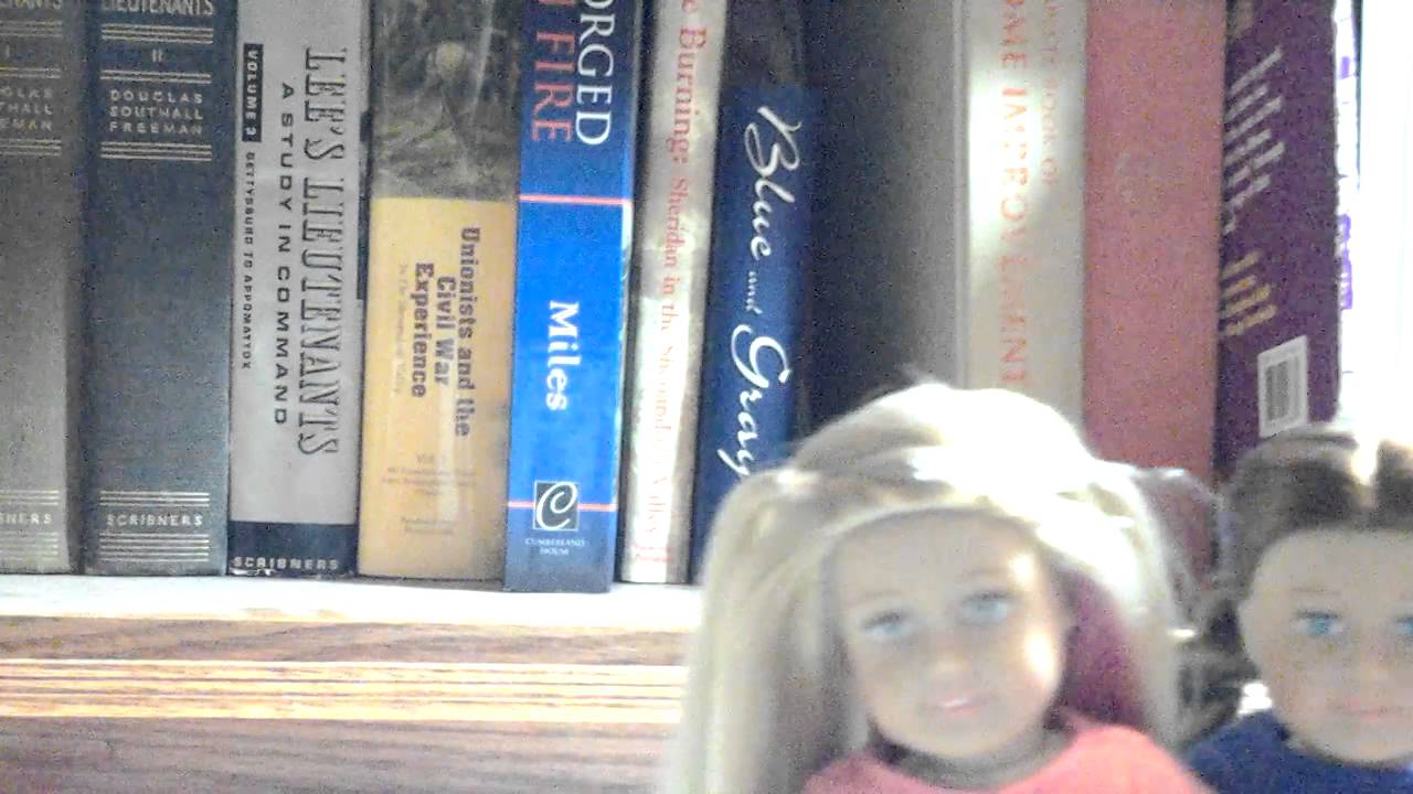 Comparison of Mini GOTY Saige and GOTY Isabelle.