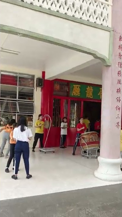 chinese dance and show at bell church