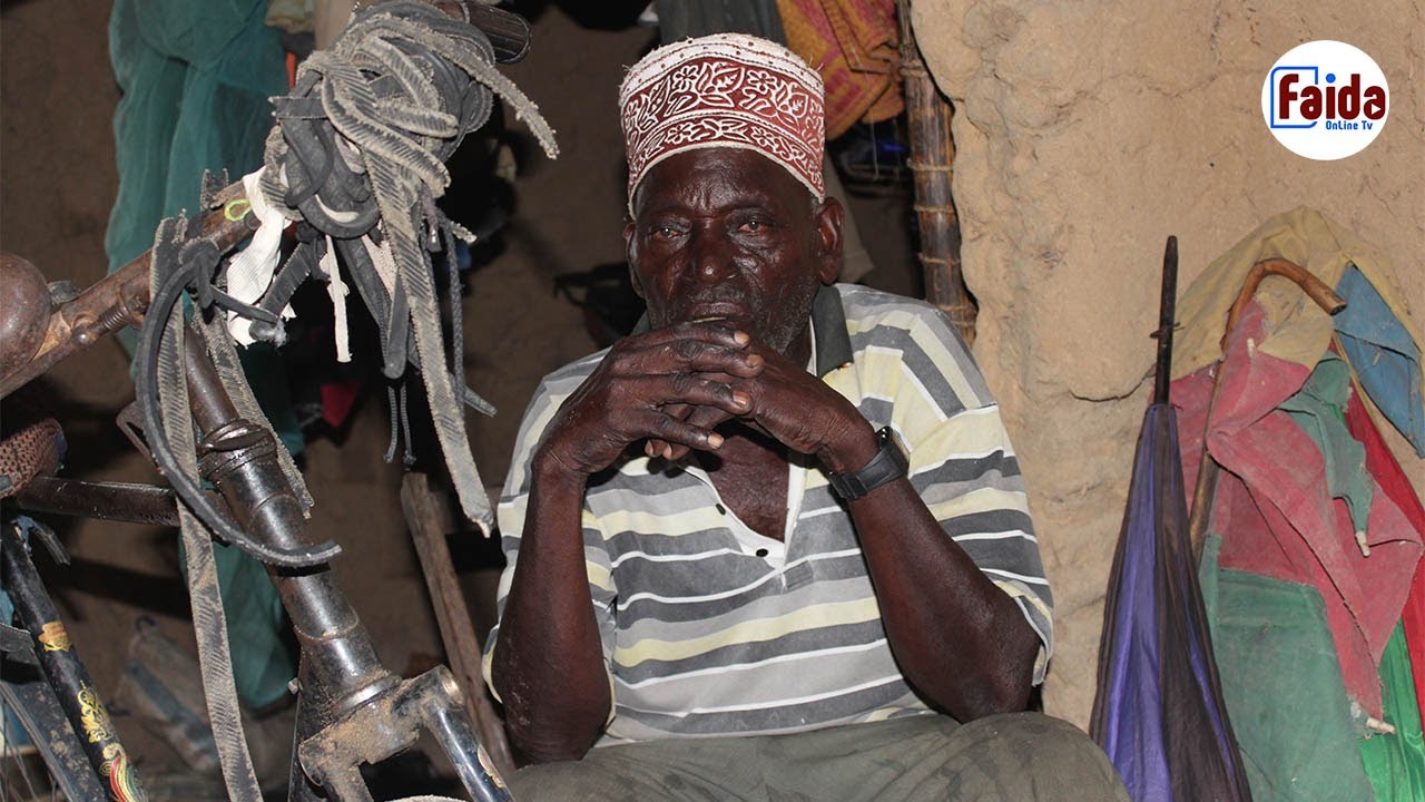 MZEE AELEZA ALIVYOUAWA SIMBA KARATASI MTWARA, KIJIJI CHA MALAMBA | KWA NINI ALIITWA KARATASI ?